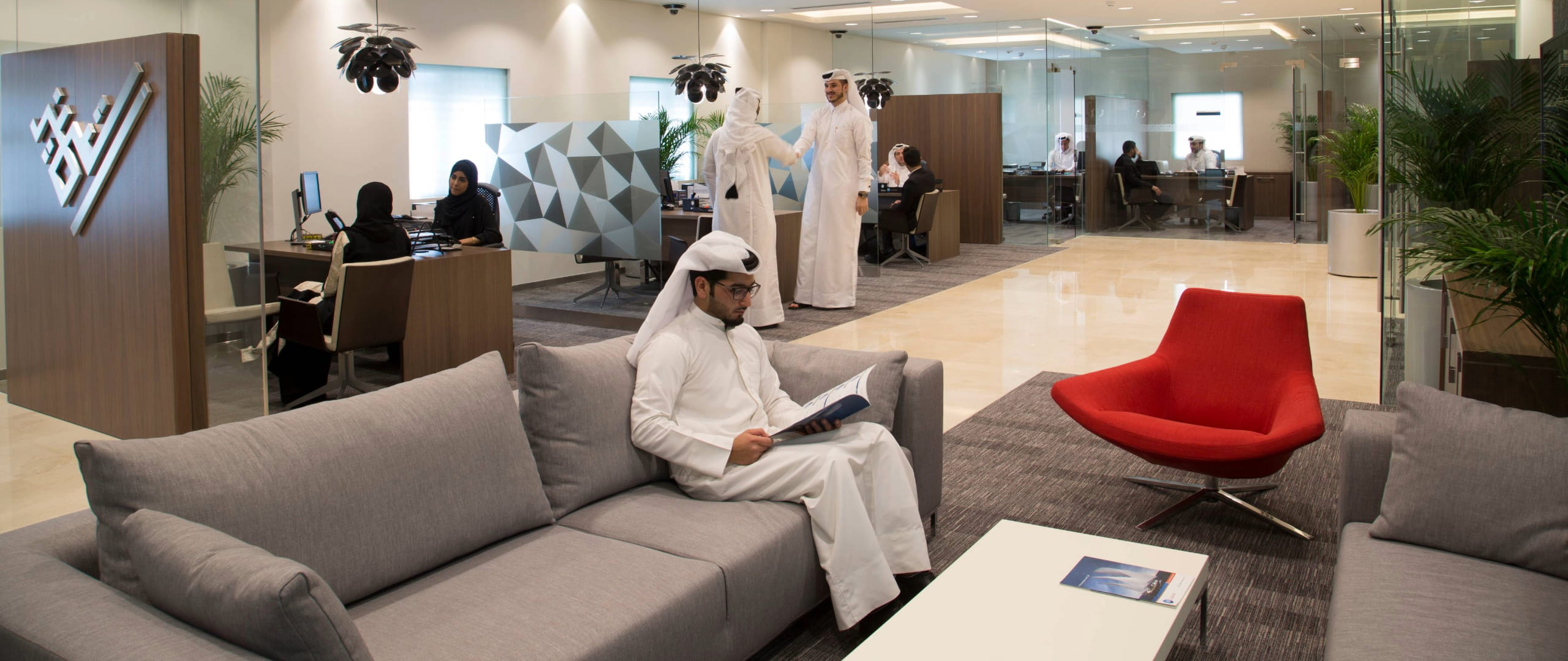Promotional image introducing Tamayuz banking services and privileges.