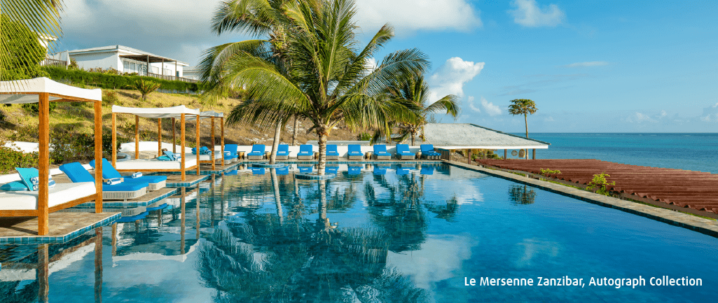 Banner displaying Marriott Bonvoy Visa Signature card with reward highlights in English.