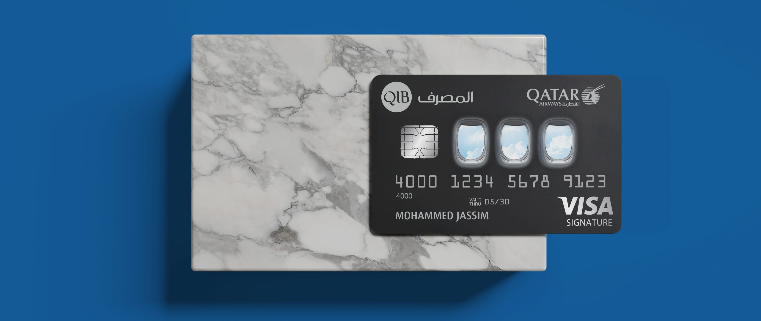 لافتة تعرض خيارات بطاقة توقيع شركة الطيران.