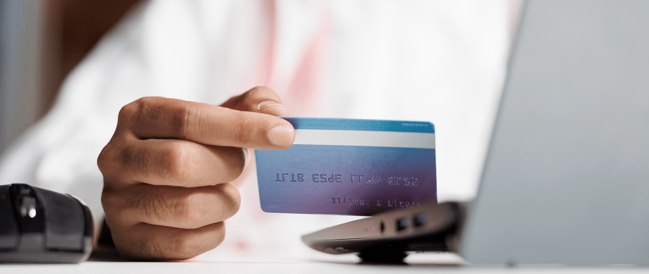 Banner highlighting international card usage features and acceptance.